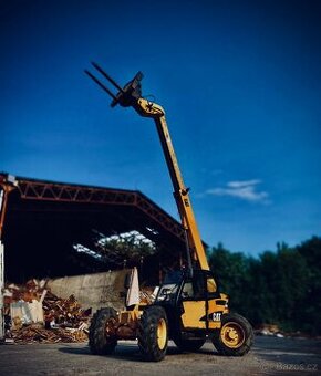 CATERPILLAR TH 330B manipulátor