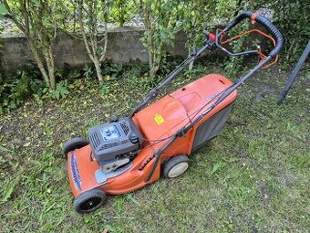 Sekačka Husqvarna Royal 49SE s pojezdem.