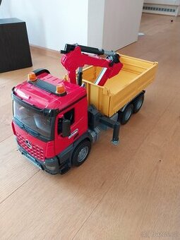 Nákladní auto Mercedes s ramenem - Bruder 3651