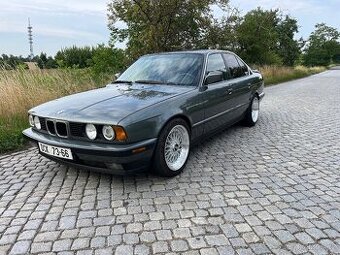 BMW e34 sedan 520i