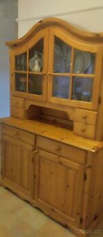 Rustikální kredenc