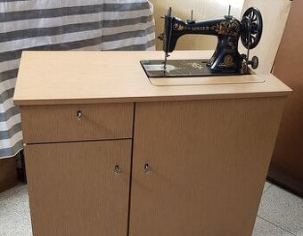 Starožitný šicí stroj SINGER + skříňka