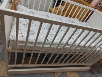 Detska postylka s vybavenim