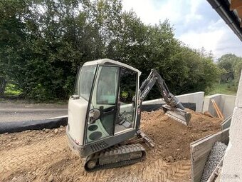 Minibagr k opravě - 1