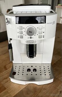 Plne funkčný automatický kávovar Delonghi - 1