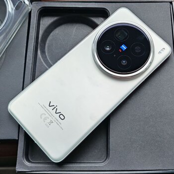 Zánovní VIVO X200 PRO 5G 16 /512 GB TITANIUM