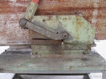 PÁKOVÉ NŮŽKY NA PLECH PÁSOVINU