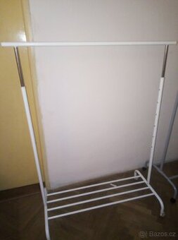 RIGGA, Stojan na odevy, šaty 2X šedý 1x bilý