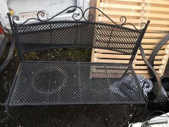 Zahradni kovova lavicka