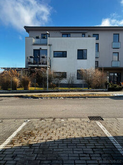 Pronájem parkovacího stání v ulici Pod Tratí na Včelné