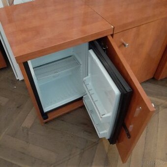6x minibar mini lednicka ve skrince z hotelu