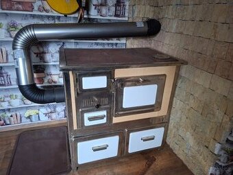 Kachlová kamna - téměř nepoužitá