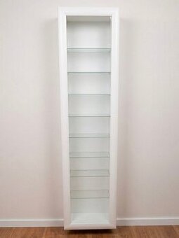 Prosklená vitrína-ikea bertby