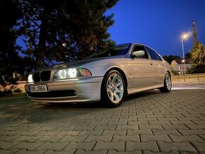 BMW E39 525i - 1