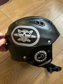 Lyžařska / snowboardová helma