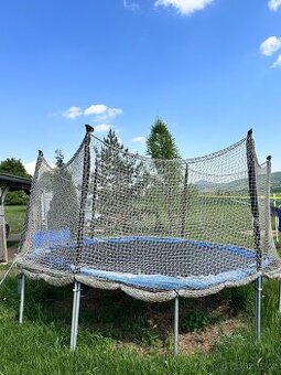 Trampolína