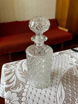Stará broušená láhev na koňak (alkohol)