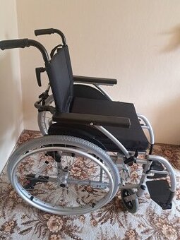 Invalidní vozík mechanický, odlehčený