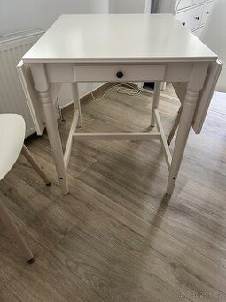 Rozkládací malý stůl + 2 židle IKEA