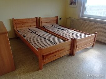 2× masivní dřevěná postel s roštem