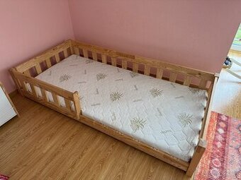 Dřevěná dětská postel Mila Raily se zábranou 190x90, masiv