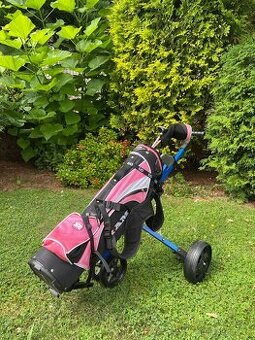 Golfové hole s bagem a vozíkem