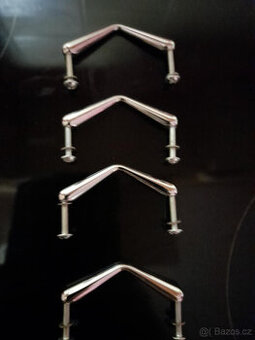 Úchyty na skříňky..