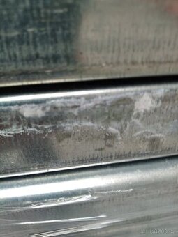 Nepoužité police na regál