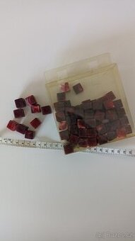 Ozdobné vínové mramorové kamínky