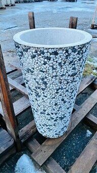 Prodám betonový květináč