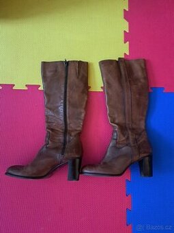 Dámské hnědé kozačky velikost 41