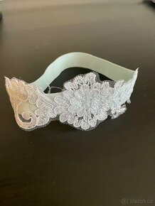 Svatební podvazek s krajkou