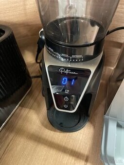 Mlýnek na kávu Patricca