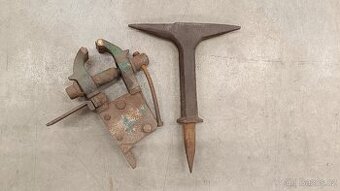 Kovářská rohatina/ kovadlina - svěrák