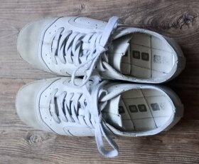 Bílé kožené tenisky značky Diesel velikosti 36,5