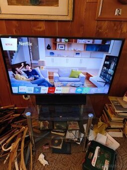 Televize LG 40LF630V + skleněný stolek