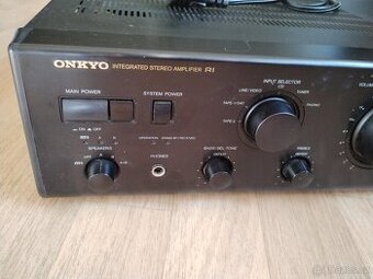 Prodám zesilovač Onkyo 8940