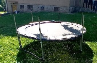 Trampolína