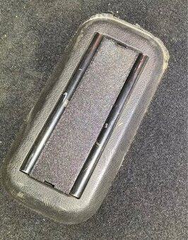 VW T5 / T6 - podlahová krytka zámku sedadla