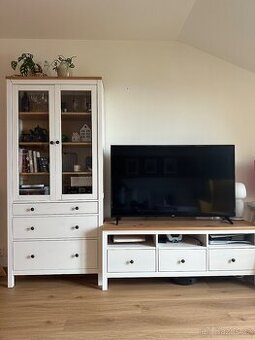 Prodám HEMNES vitrínu a TV stolek (IKEA)