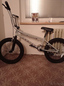 BMX Mongoose Legion L100
