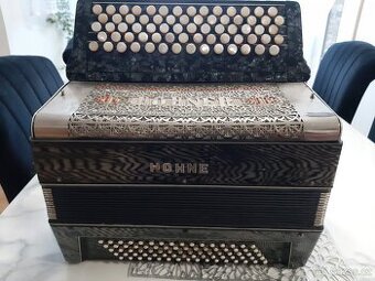 Prodám knoflíkovou harmoniku - Hohner -36 x36x 19 cm - 1