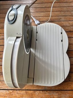Prodám elektrický kráječ na chleba