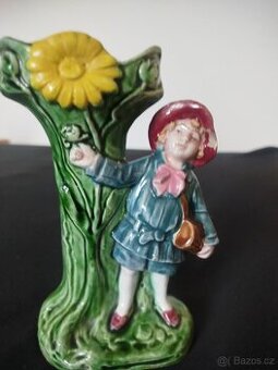 Porcelánový chlapec- vázička