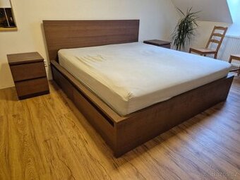 Vybavení ložnice - postel + matrace, noční stolky