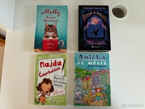 Knihy pro dívky - Molly a kočičí kavárna, Anička ve městě,..
