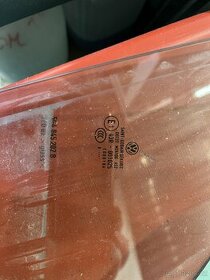 Sklo Pravé přední  dveře VW GOLF VII