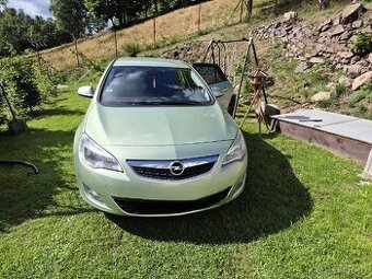 Opel Astra J 1.4 Turbo, benzín