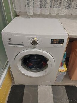 Pračka elektrolux