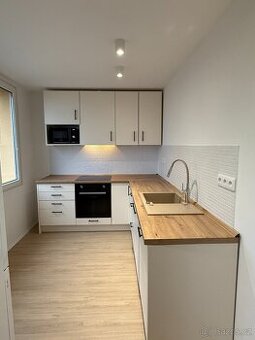 Pronájem bytu 3+1 s balkonem, 81m2, Studená - 1